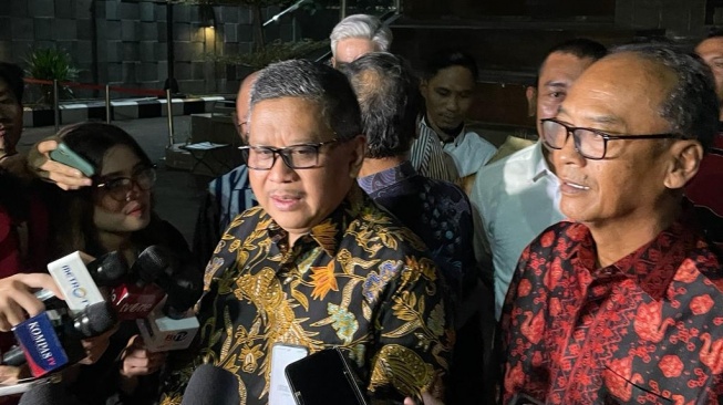 Ada Bunga Merah-Kuning Jadi Simbol Positif, Hasto Bicara Kans Golkar Merapat Dengan PDIP Dukung Ganjar