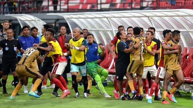 Kronologis Keributan Pemain Bali United dan Dewa United, Ini Komentar Olde Riekerink dan Stefano Cugurra