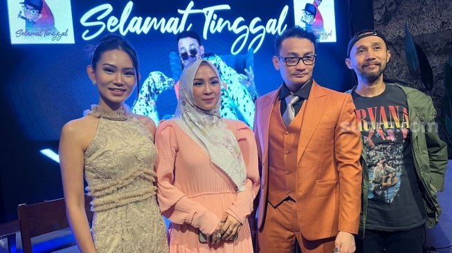 Soegimitro bersama pencipta lagu 'Selamat Tinggal' saat ditemui di Kebayoran Baru, Jakarta Selatan pada Sabtu (29/7/2023) [Suara.com/Rena Pangesti]