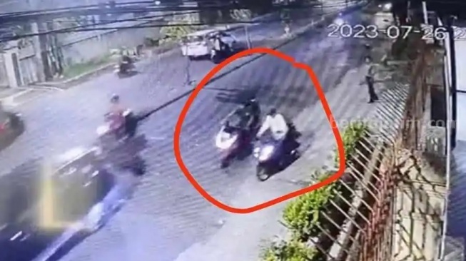 Begal Motor Bersenjata di Surabaya Bikin Resah, Wajahnya Terekam CCTV