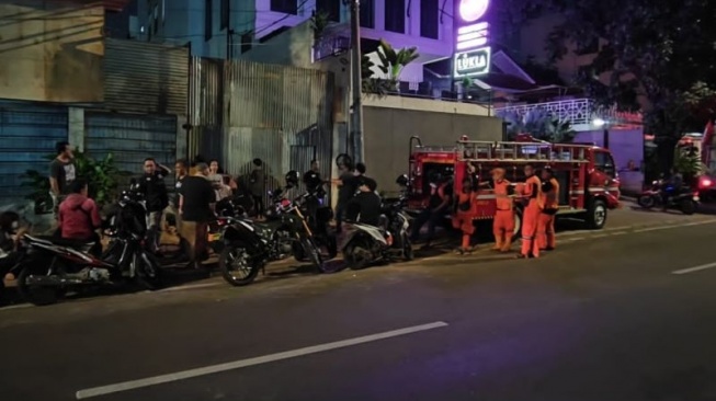 Lagi Buat Basement Kantor, 2 Pekerja Bangunan Tertimbun Galian Tanah di Duren Sawit