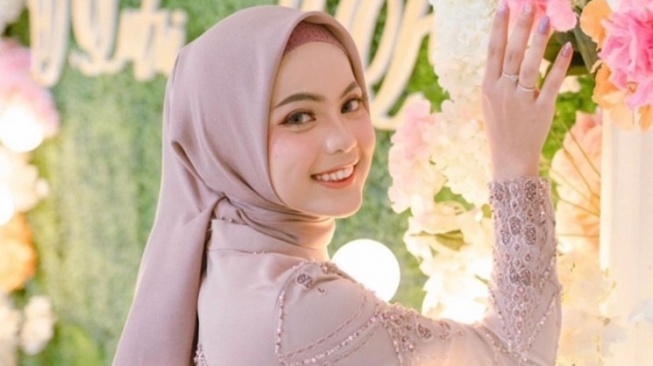 8 Artis Naik Haji di Usia Muda, Termasuk Putri DA yang Sudah Bergelar Hajjah