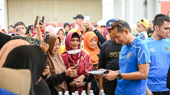 Harga Bahan Pokok Terus Naik, Sandiaga Uno Gelar Bazar Sembako Murah Untuk Bantu Masyarakat Batam