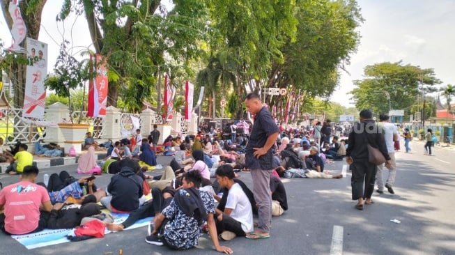 BREAKING NEWS: Ratusan Warga Pasaman Barat Gereduk Kantor Gubernur Sumbar, Tuntut Selesaikan Konflik Tanah