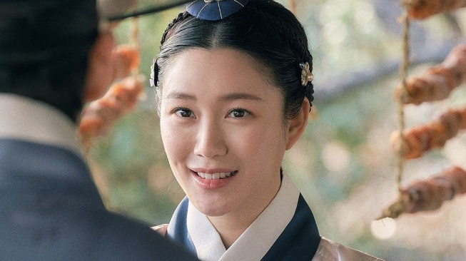 Dapat Peran Penting Bareng Ahn Eun Jin, Ini 8 Pesona Lee Da In di Drama My Dearest