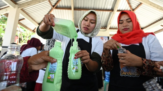 Buka Peluang Usaha Lewat Pelatihan Sabun Cuci Piring, Relawan SandiUno Ciptakan Lapangan Kerja