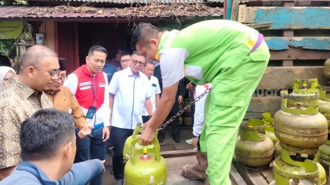 Atasi Kelangkaan, Pertamina Tambah Stok Gas Elpiji 3 Kilogram di Kota Padang