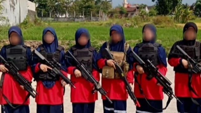 Unggah Foto Siswa Bawa Airsoft Gun, Islah Bahrawi Digeruduk Warganet Gegara Dinilai Tulis Narasi Radikal