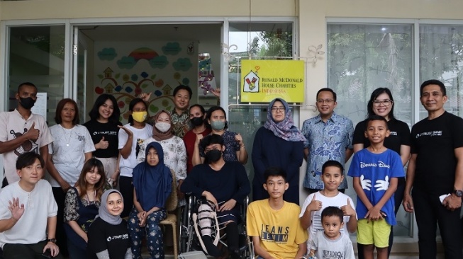 Meriahkan Hari Anak Nasional 2023, J Trust Bank Salurkan Donasi dan Bantuan ke Yayasan RMCH