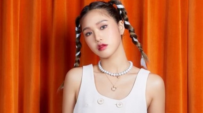 Mimi Oh My Girl Tolak Tawaran untuk Debut Solo, Ternyata Ini Alasannya