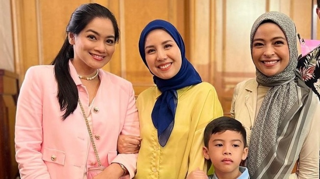 Gaya artis di pesta ultah Moana anak Ria Ricis (Instagram/@vegadarwanti123)