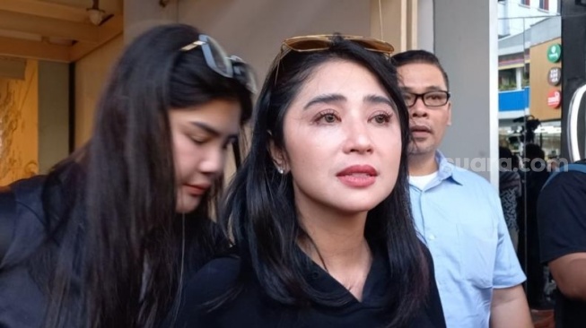 Dewi Perssik Umbar Identitas Admin Akun Gosip yang Dulu Pernah Dipolisikan Syahrini