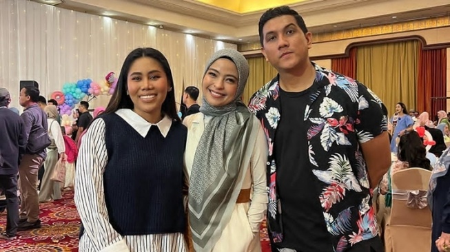 Gaya artis di pesta ultah Moana anak Ria Ricis (Instagram/@vegadarwanti123)