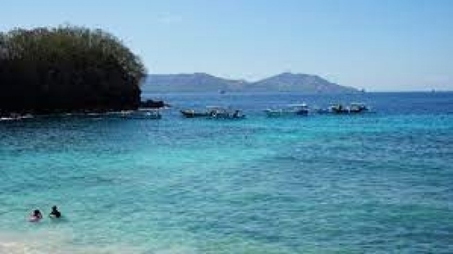 Bak di Pantai Privat, Blue Lagoon Bak Surga Tersembunyi di Bali Timur