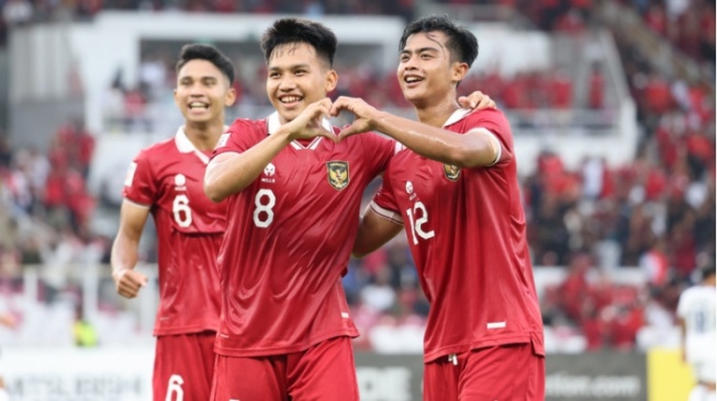 Para pemain Timnas Indonesia berselebrasi setelah mencetak gol (pssi.org)
