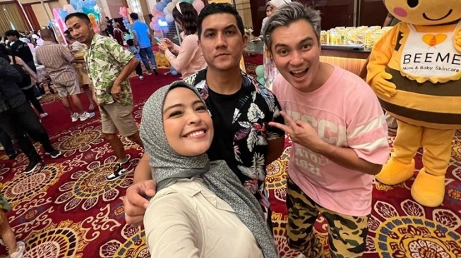 Gaya artis di pesta ultah Moana anak Ria Ricis (Instagram/@tantrisyalindri)