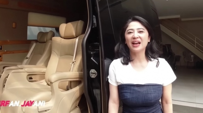 Habiskan Uang Rp 2,7 Miliar untuk Mobil Baru, Dewi Perssik: Murah Dong!