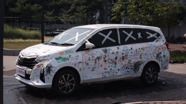 Trevo Jadikan Mobil Keluarga Sebagai Kanvas Pacu Kreativitas Anak