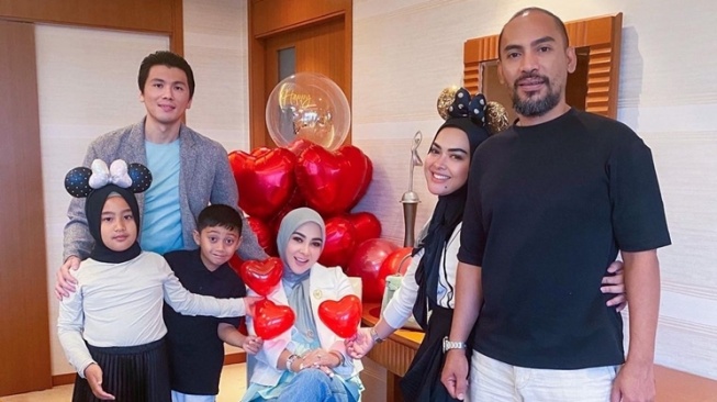 Momen Perayaan Ultah Syahrini di Kamar Hotel (Instagram/@princessyahrini)