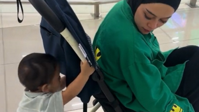 Gemes! Anak Rizky Billar Dorong Lesti Kejora Pakai Stroller Bayi: Ini Baru Abang ke Dede