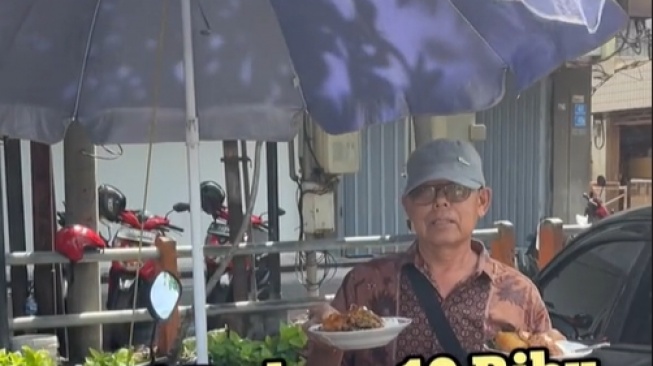 Viral Penjual Nasi Padang Motoran Harga Rp10 Ribuan, Ternyata Korban Gusur Warung Makan