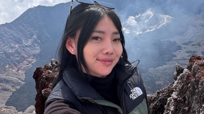 Cari Ketenangan, Wendy Walters Milih Healing Naik Gunung, Sudah Mendaki 5 Puncak