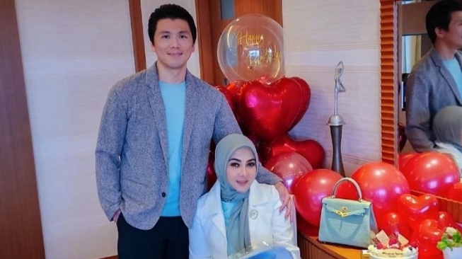 8 Momen Perayaan Ultah Syahrini di Jepang, di Rayakan di Kamar Hotel Presidential Suite