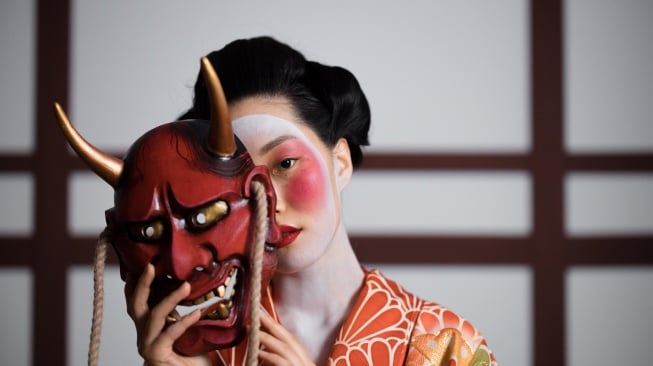 Topeng Hannya [Pexels.com/cottonbro studio]