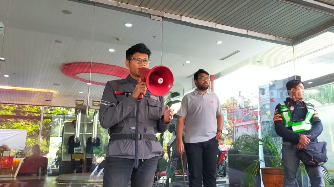 Agus Sani,  Head of SRP PT Wahana Makmur Sejati dalam briefing Green Touring - Road to WAG 51 di kawasan Gunung Sahari, Jakarta Pusat [Suara.com/CNR ukirsari].