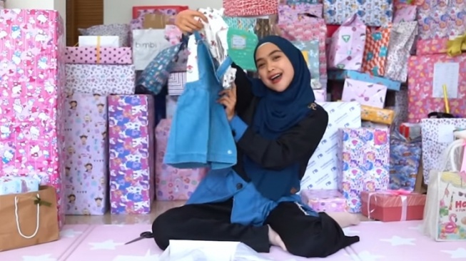 Kado Ultah Moana dari Para Artis (YouTube/Ricis Official)