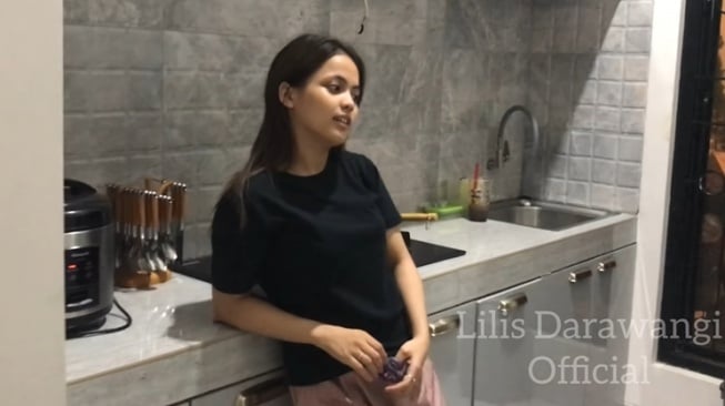 Dapur Rumah Baru Putri DA (YouTube Lilis Darawangi Official)