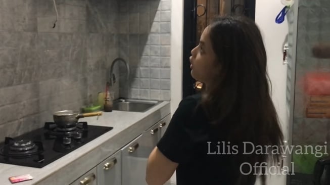 Dapur Rumah Baru Putri DA (YouTube Lilis Darawangi Official)