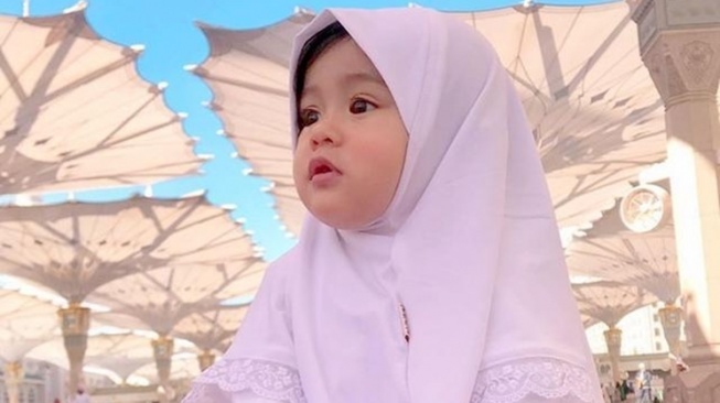 Anak Artis Berhijab Sejak Bayi (Instagram/@ryana_dea)