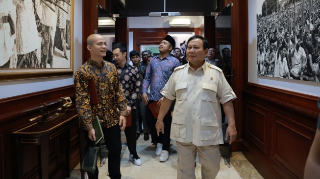 Menteri Pertahanan (Menhan) Prabowo Subianto mengundang belasan influencer ke kantor Kementerian Pertahanan (Kemhan) di Jakarta Pusat pada Kamis (3/8/2023). (Dok. Tim Media Prabowo)