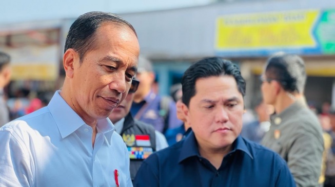 Saat Jokowi Lindungi Gibran yang Tengah Diserang Soal Gugatan Batas Usia Capres-Cawapres