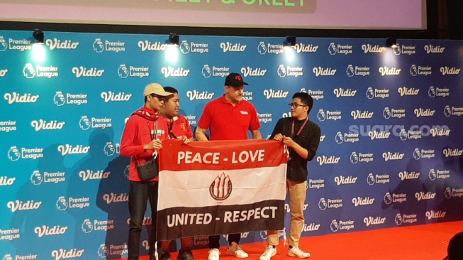 Peter Schmeichel saat menyapa para fans Manchester United di SCTV Tower, Jakarta, Jumat (4/8/2023) sore. (Suara.com/Adie Prasetyo Nugraha).