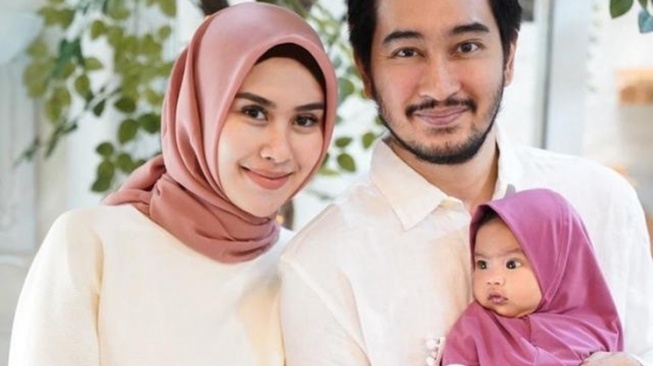 Anak Artis Berhijab Sejak Bayi (Instagram/@syahnazs)