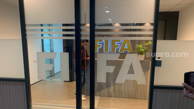 Kantor perwakilan FIFA di Indonesia yang bertempat di Lantai 12 Gedung Menara Mandiri II, Jakarta. [Suara.com / Rully Fauzi]