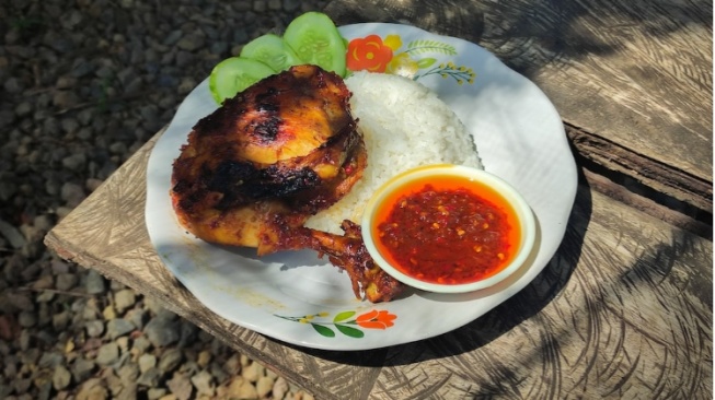 5 Dampak Negatif Terlalu Sering Makan Daging Ayam bagi Kesehatan, Waspada!