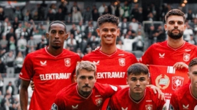 Pemain keturunan Mees Hilgers tampil bersama FC Twente (Instagram/fctwente)