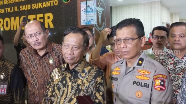 Kunjungi Sultan Rif'at, Mahfud MD Minta PT Bali Towerindo Sentra Tak Defensif: Lakukan Pendekatan Manusia!