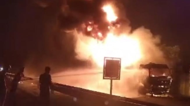 Tangki BBM Muatan 24 Ton Terbakar di Tol Belmera, Begini Kronologinya