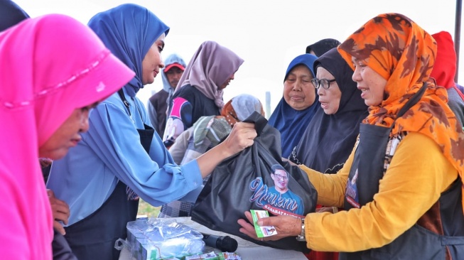 Relawan Sandi Uno Hadirkan Bazar Sembako Murah Bagi Petani di Pangalengan