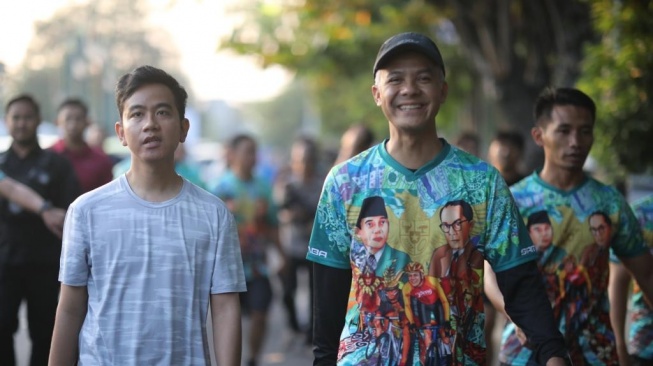 Bakal calon presiden dari PDIP, Ganjar Pranowo jogging bareng Wali Kota Solo yang juga kader PDIP, Gibran Rakabuming Raka di Solo, Jawa Tengah, Sabtu (5/8/2023) pagi. (Dok. DPP PDIP)