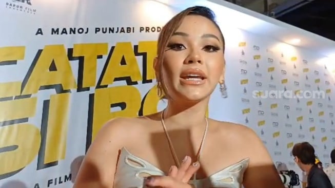 Beradegan Mesra Bareng Angga Yunanda di Film Catatan Si Boy, Alyssa Daguise Deg-degan?