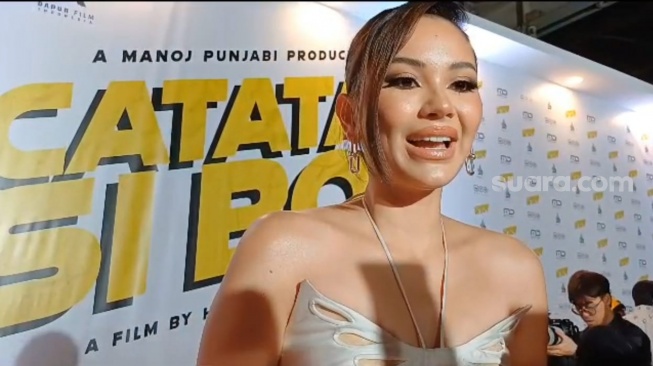 Alyssa Daguise di premiere film Catatan Si Boy, Kuningan, Jakarta Selatan pada Sabtu (5/8/2023) [Pahami.id/Rena Pangesti]