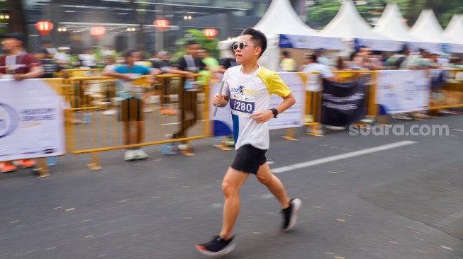 Peserta saat mengikuti gelaran Hukumonline Run 2023 di kawasan SCBD, Jakarta, Minggu (6/8/2023). [Suara.com/Alfian Winanto]