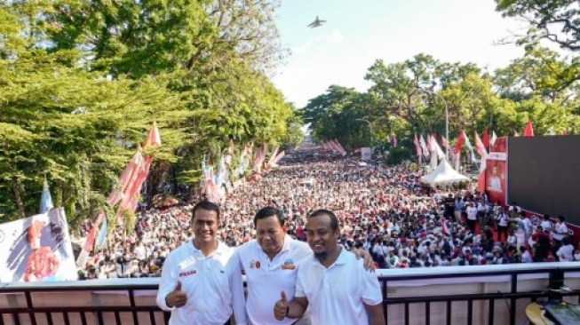 Prabowo Subianto Hadiri Jalan Sehat Ulang Tahun Sulawesi Selatan Bersama Ribuan Warga