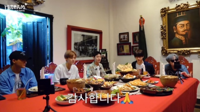 Napak Tilas NCT Dream di Lara Djonggrang: Rumah Makan Tradisional nan Antik