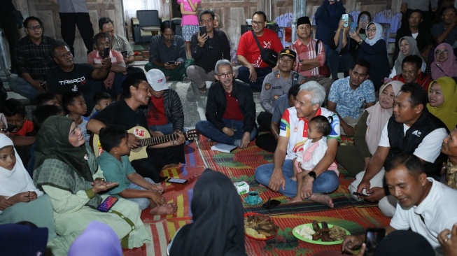 Pastikan Layak Huni, Ganjar Cek Langsung Realisasi Bantuan Penanggulangan Kemiskinan